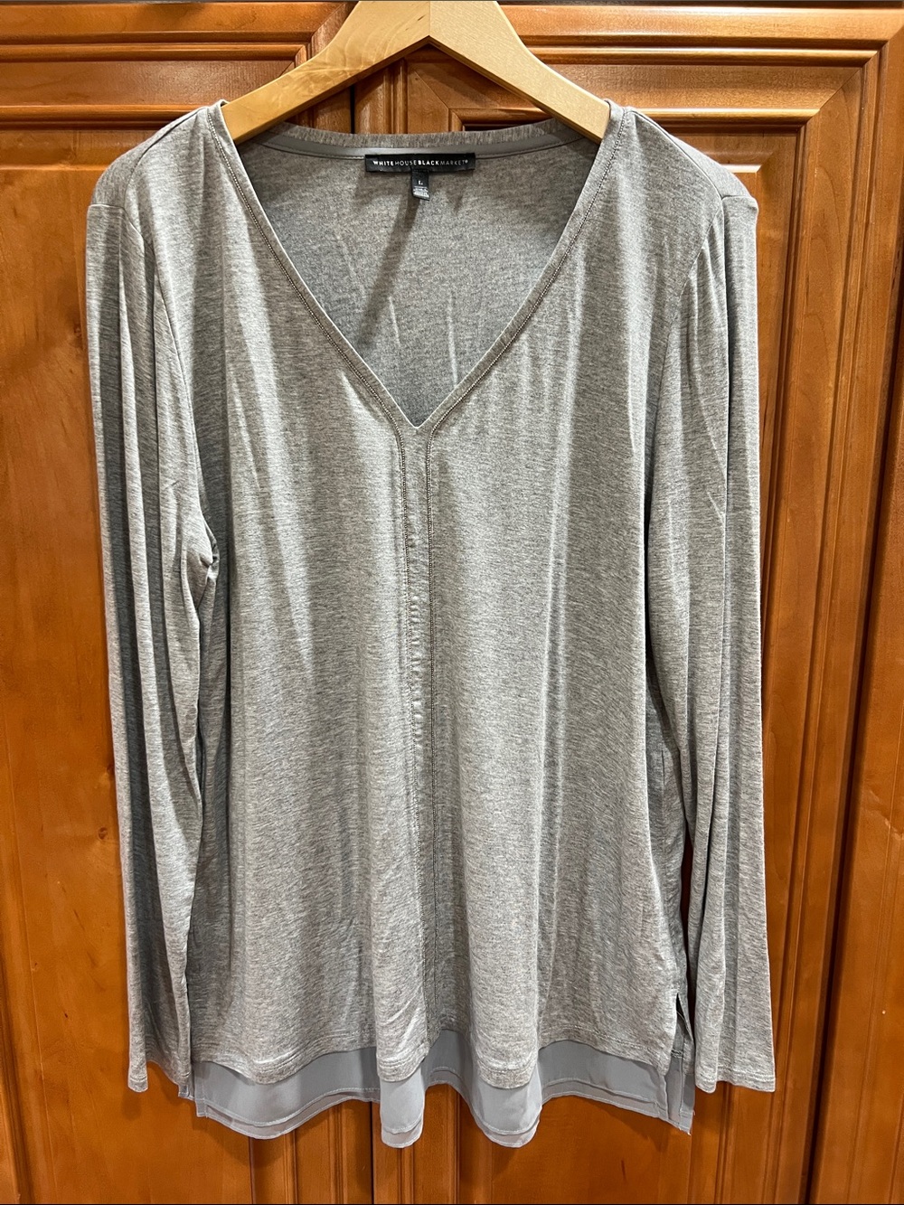 Like New -Light Gray V-Neck Long Sleeve Women's Top